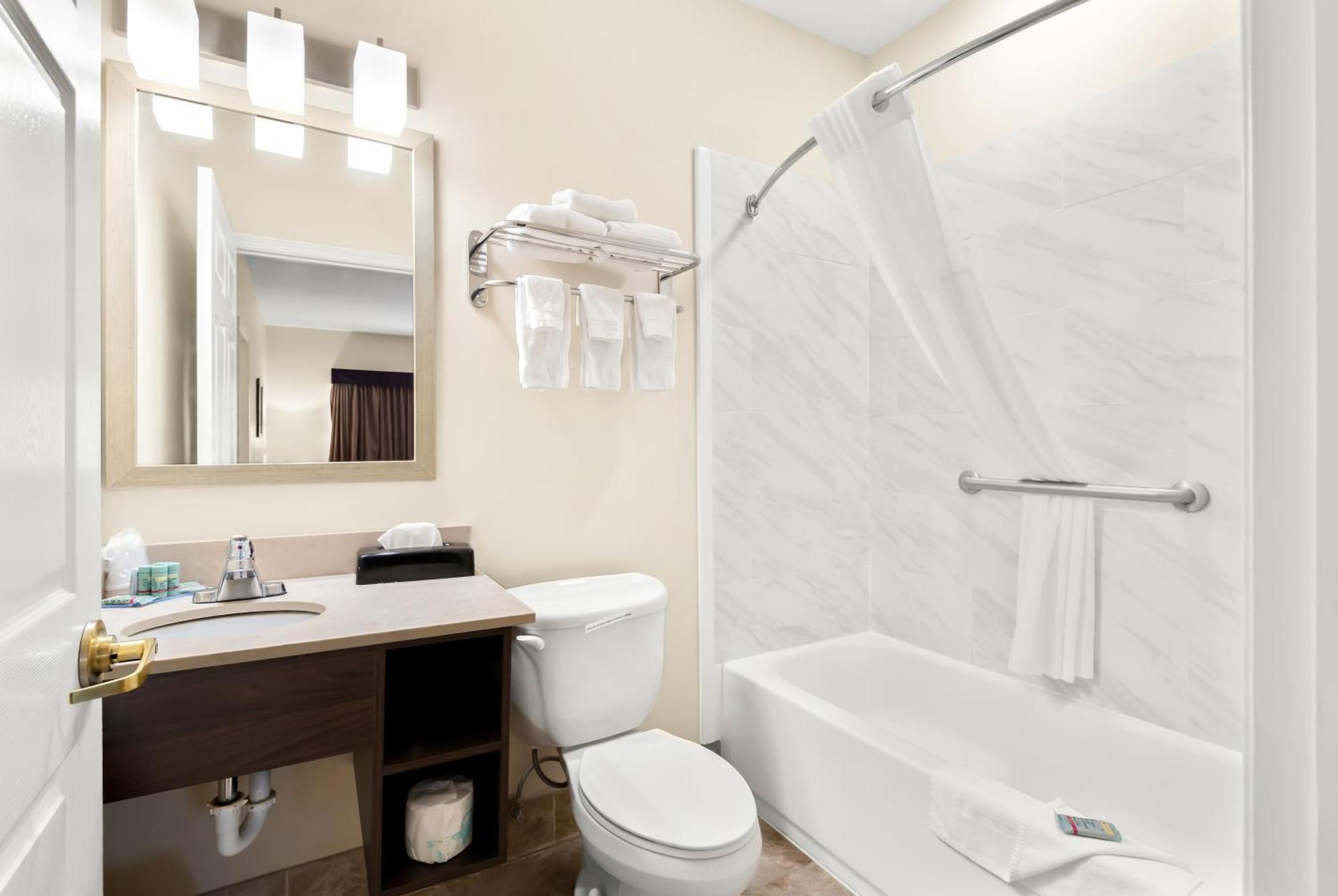 Best Western Palmyra Inn & Suites Εξωτερικό φωτογραφία